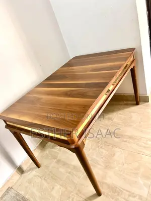High Quality Extendable Wooden Dining Table