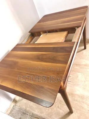 High Quality Extendable Wooden Dining Table