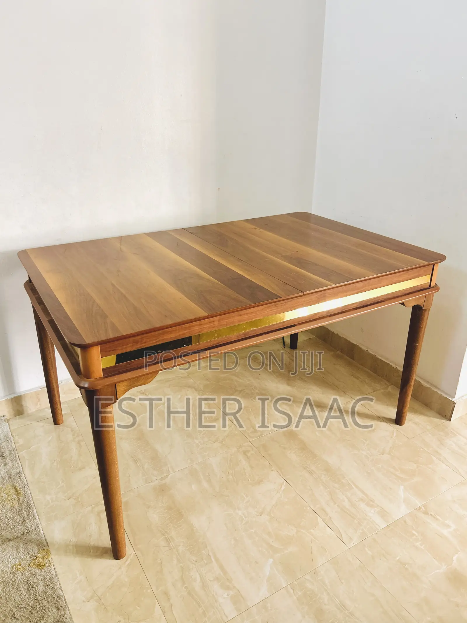 High Quality Extendable Wooden Dining Table