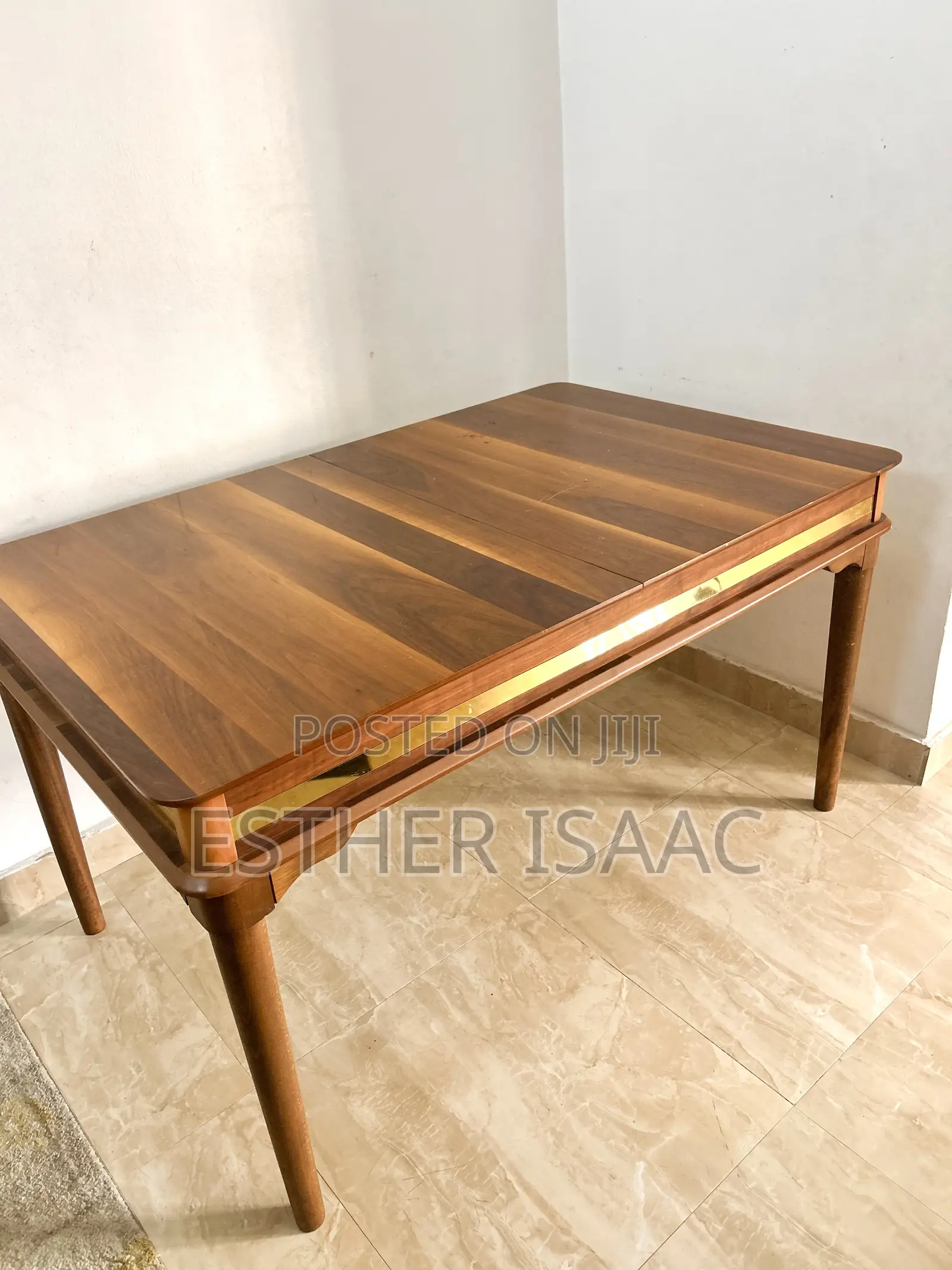 High Quality Extendable Wooden Dining Table