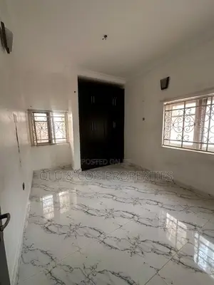 3bdrm Block of Flats in Residential Area, Apo District for rent