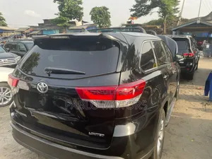 Toyota Highlander Limited 4dr SUV AWD (3.5L 6cyl 6A) 2015 Black