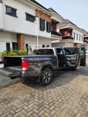 Toyota Tacoma 2017 Gray