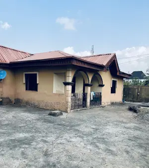 4bdrm Bungalow in Alaba for sale