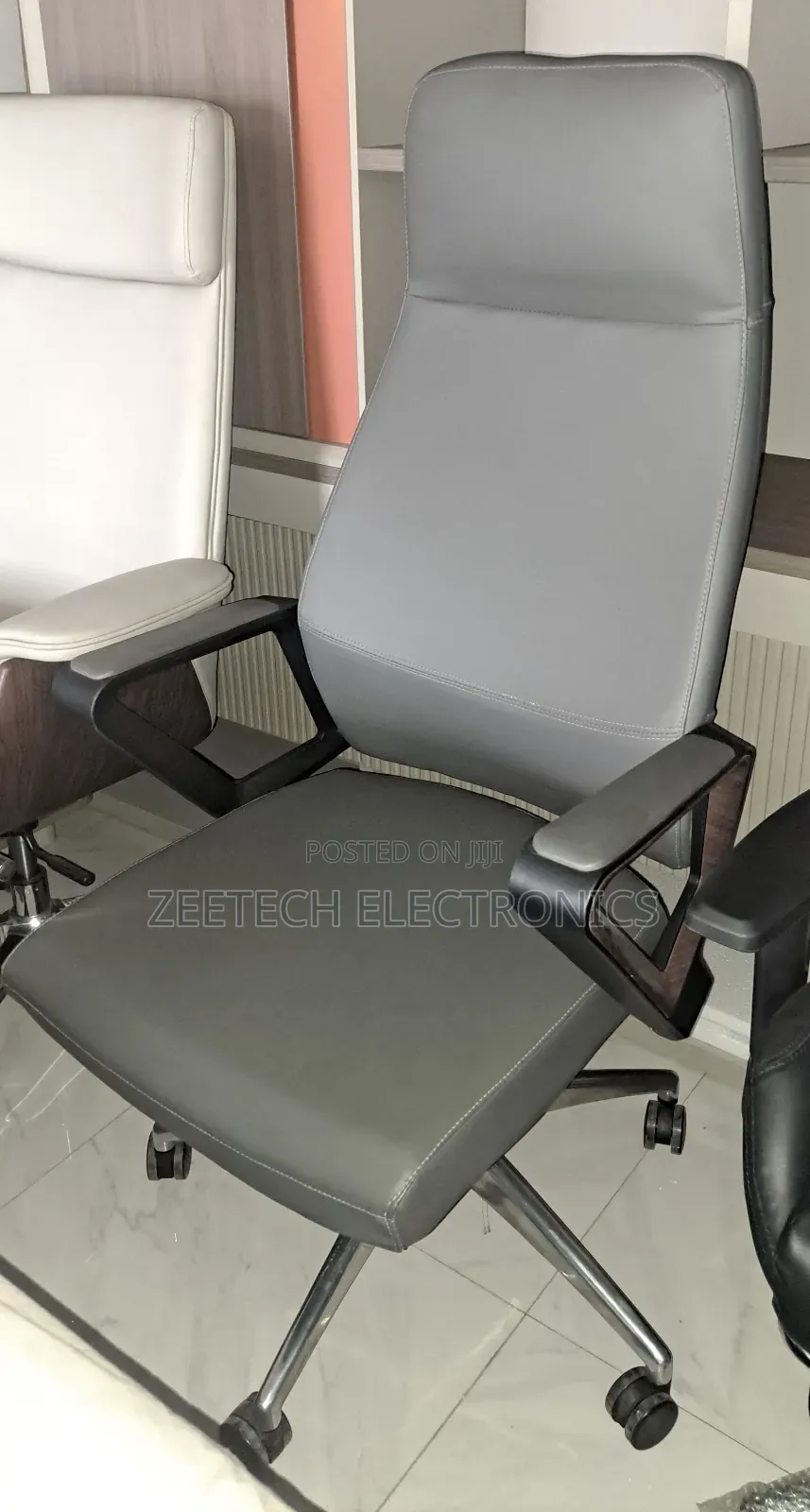 Executive High-Back Leather Swivel Office Chair.