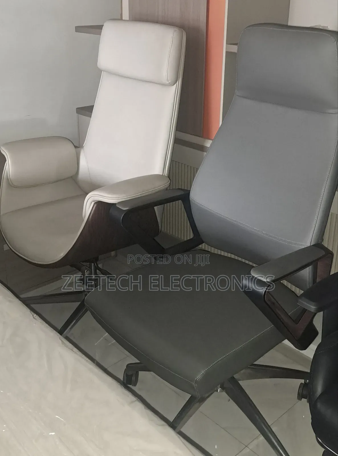 Executive High-Back Leather Swivel Office Chair.