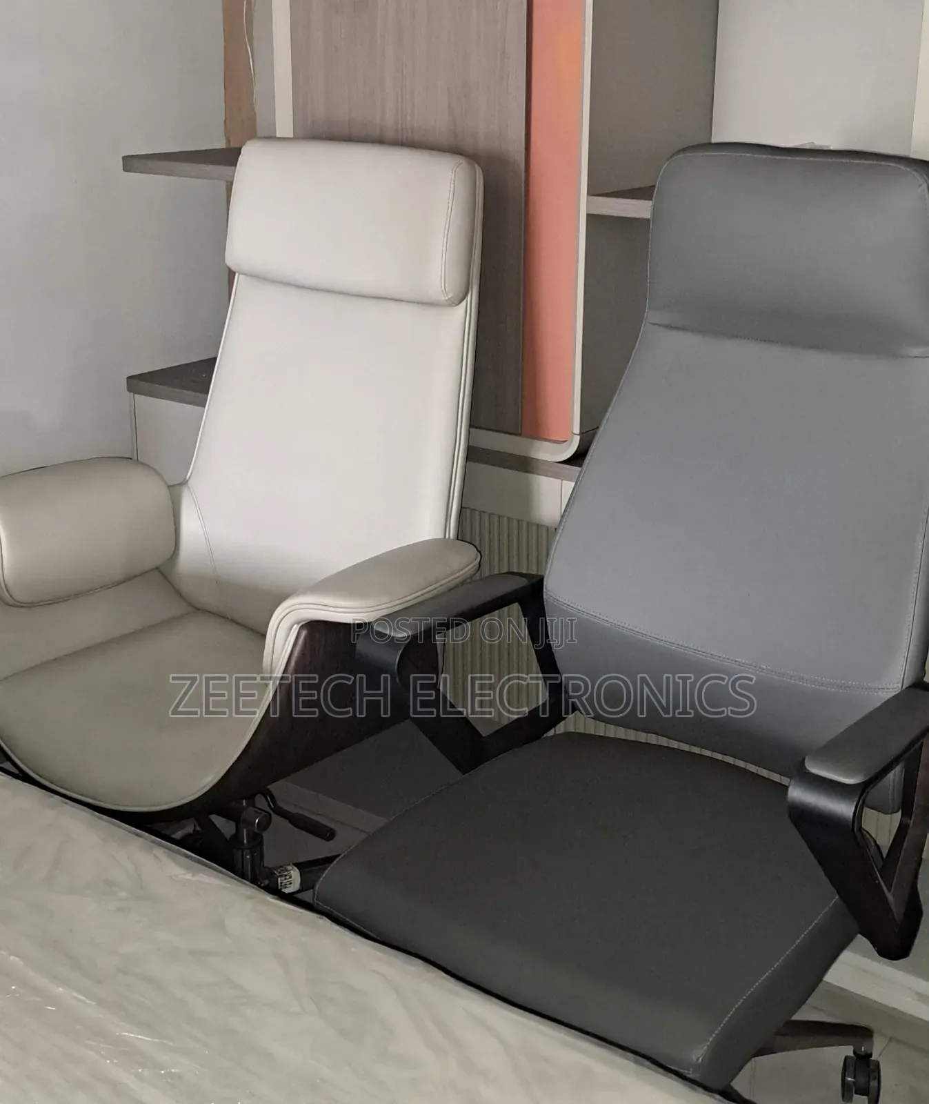Executive High-Back Leather Swivel Office Chair.