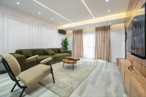 Lush 3 Bedroom Apartment