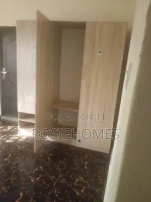 3bdrm Block of Flats in Igbojia Estate, Elemoro for rent
