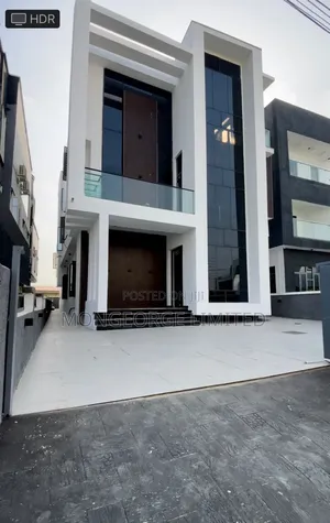 5bdrm Duplex in Chevron for sale