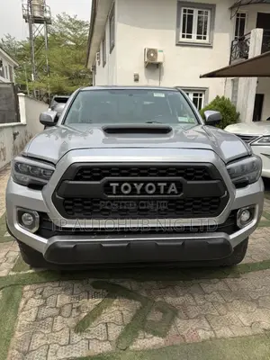 Toyota Tacoma SR5 2017 Silver