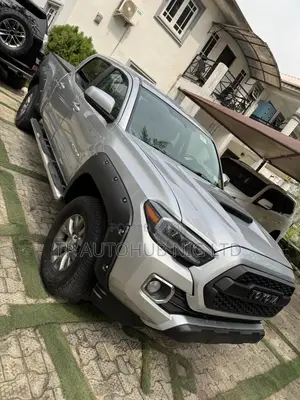 Toyota Tacoma SR5 2017 Silver