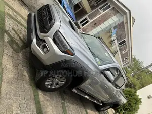 Toyota Tacoma SR5 2017 Silver