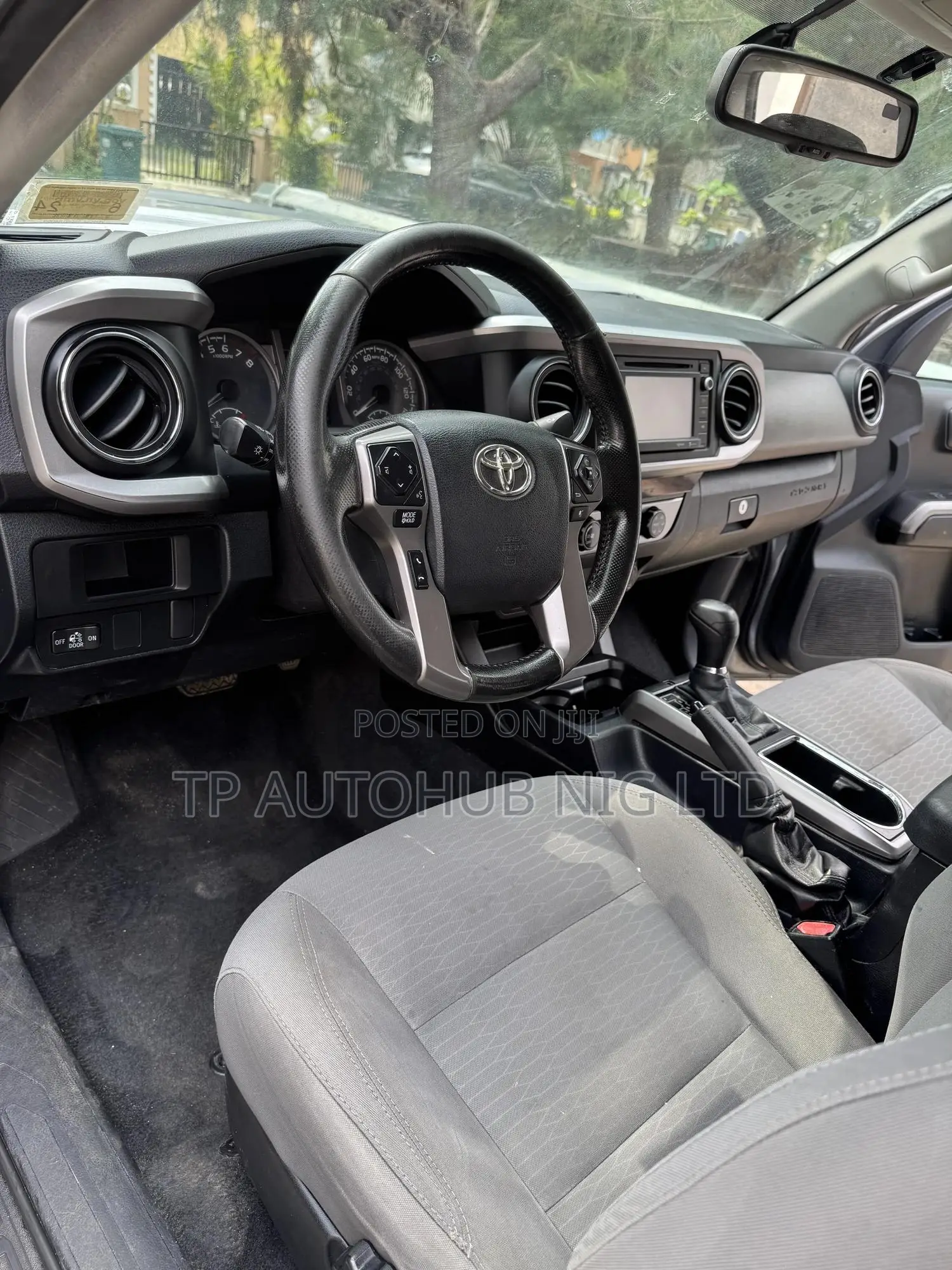 Toyota Tacoma SR5 2017 Silver