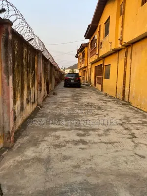 7bdrm Block of Flats in Akowonjo for sale