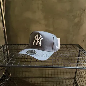 The Uptown Cap+ Capbag Combo