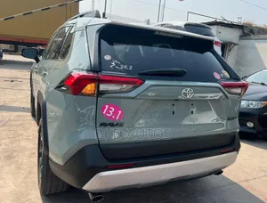 Toyota RAV4 Adventure 2019 Green