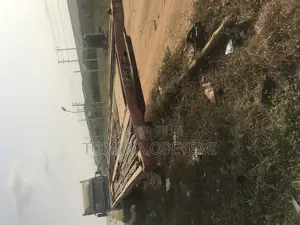 Flat Body With 8 Tyres