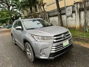 Toyota Highlander XLE 4dr SUV AWD (3.5L 6cyl 6A) 2015 Silver