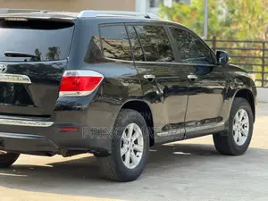 Toyota Highlander 3.5L 4WD 2013 Black