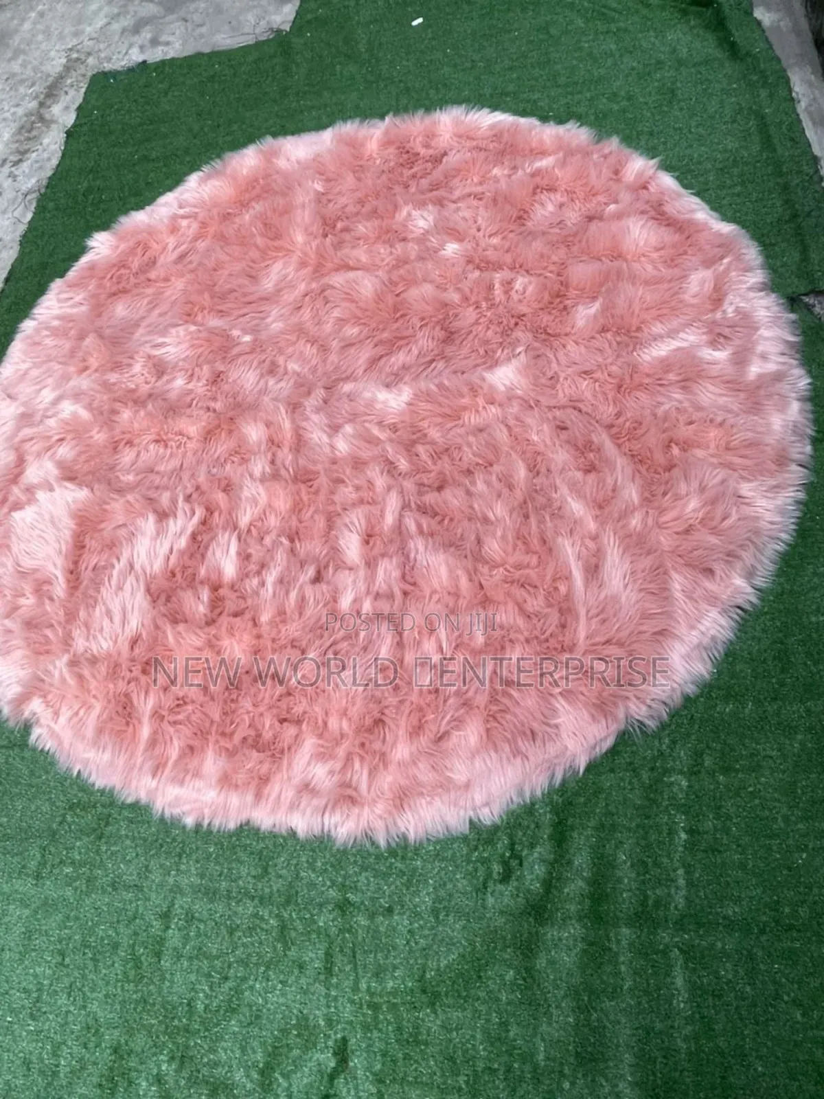 Round Shape Pink Colour Fur Rug
