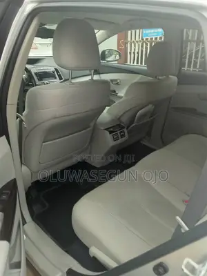 Toyota Venza 2010 Silver