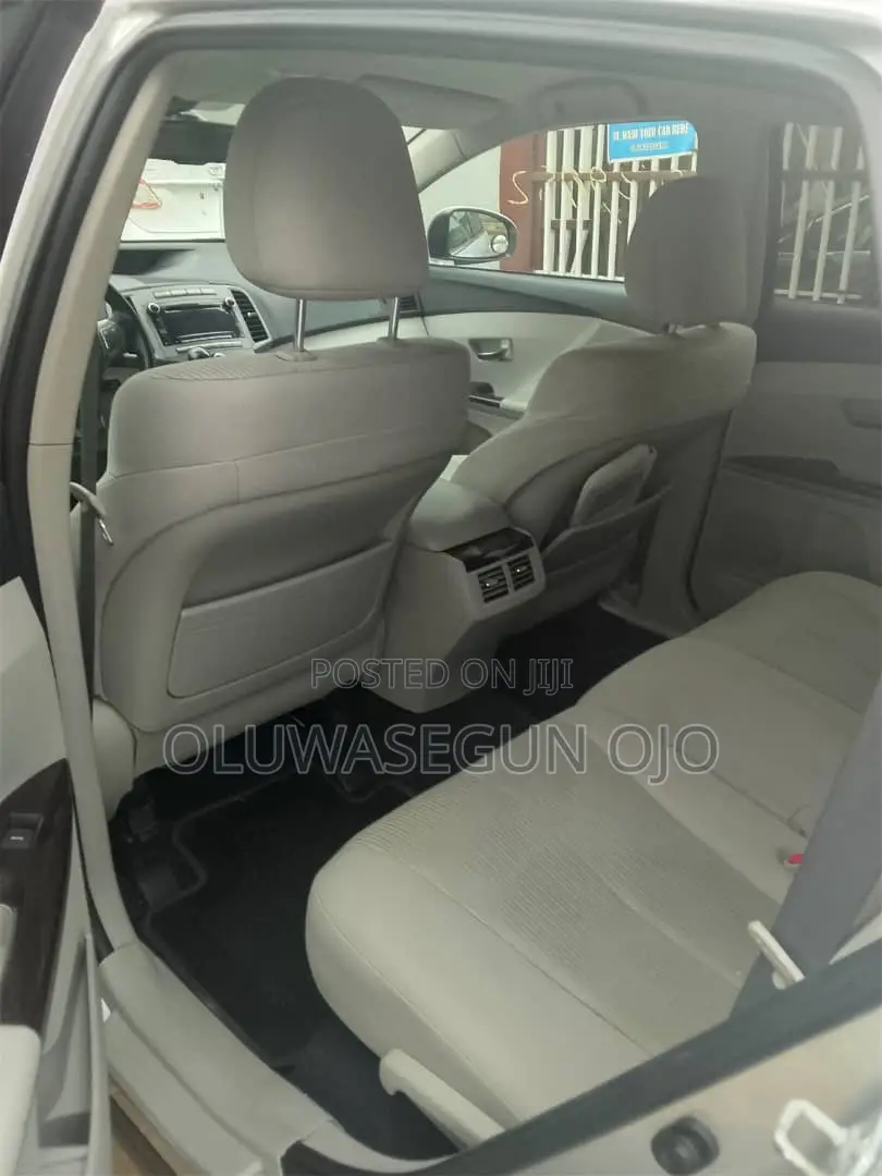 Toyota Venza 2010 Silver