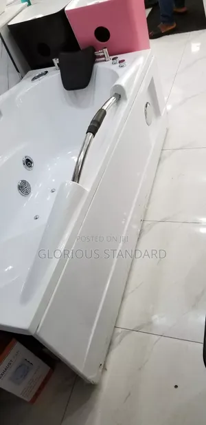 Single Jacuzzi