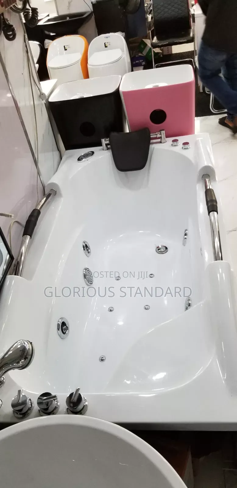Single Jacuzzi