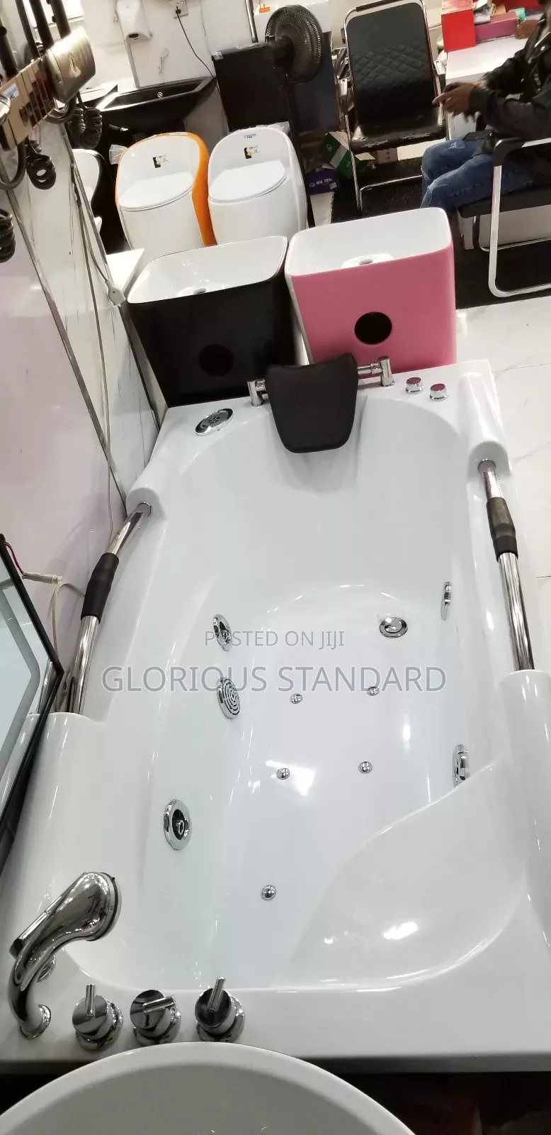 Single Jacuzzi