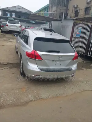 Toyota Venza 2010 Silver