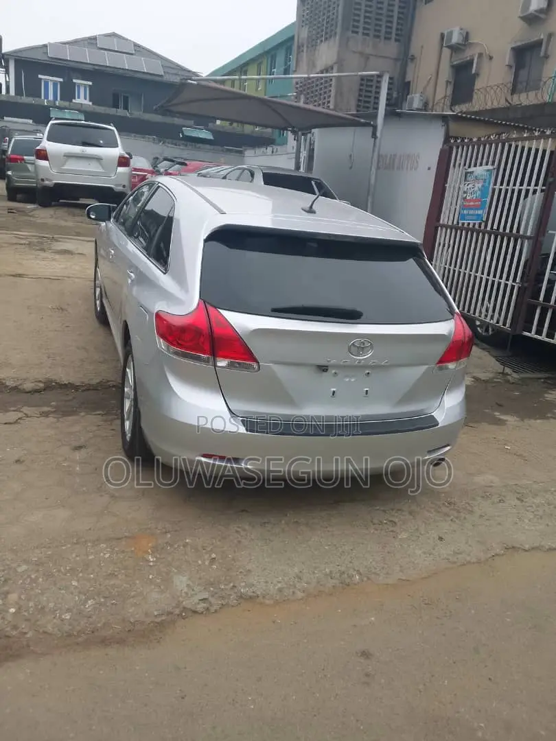 Toyota Venza 2010 Silver