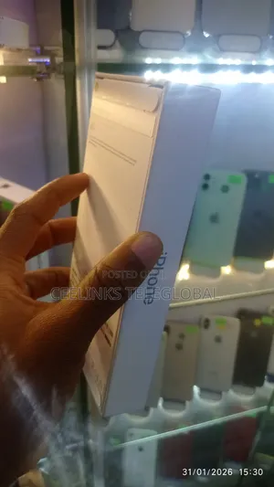 New Apple iPhone 16 Plus 128 GB Silver