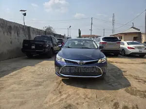 Toyota Avalon XLE Premium FWD Sedan (3.6L 6cyl 6A) 2016 Blue