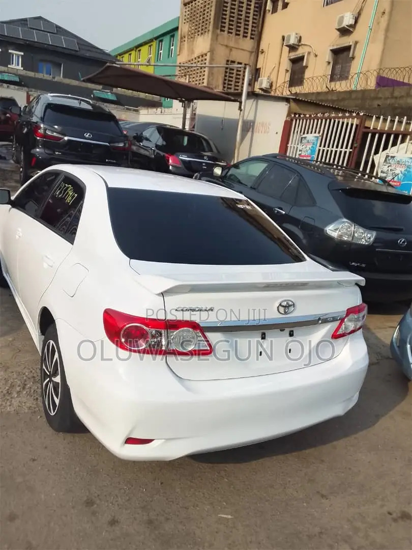Toyota Corolla 2011 White