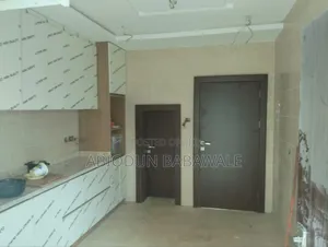 4bdrm Duplex in Brains And Hammer for rent