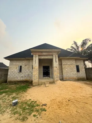 4bdrm Bungalow in Radio Estate Off Nta, Port-Harcourt for sale