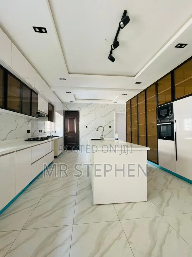 Stunning 6 Bedroom Fully Detached Duplex Plus Pool, Bq in Ikeja Gra