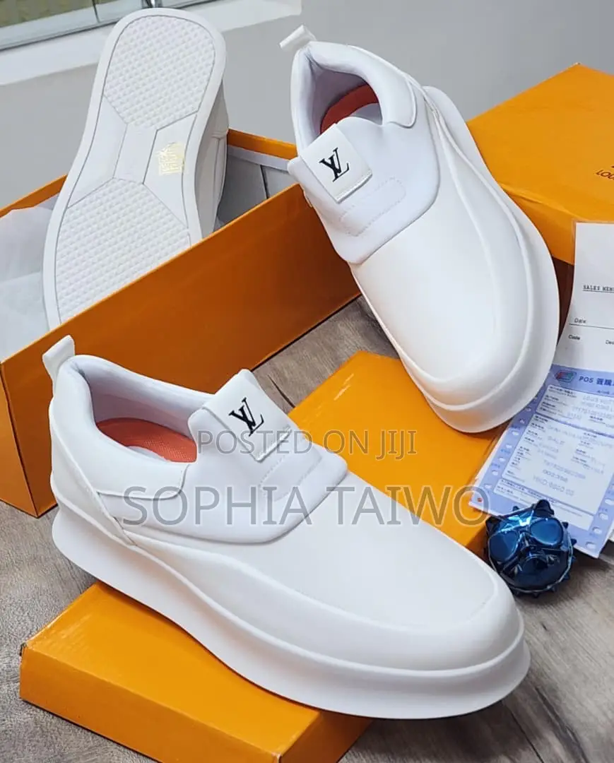 Louis Vuitton Signature Step