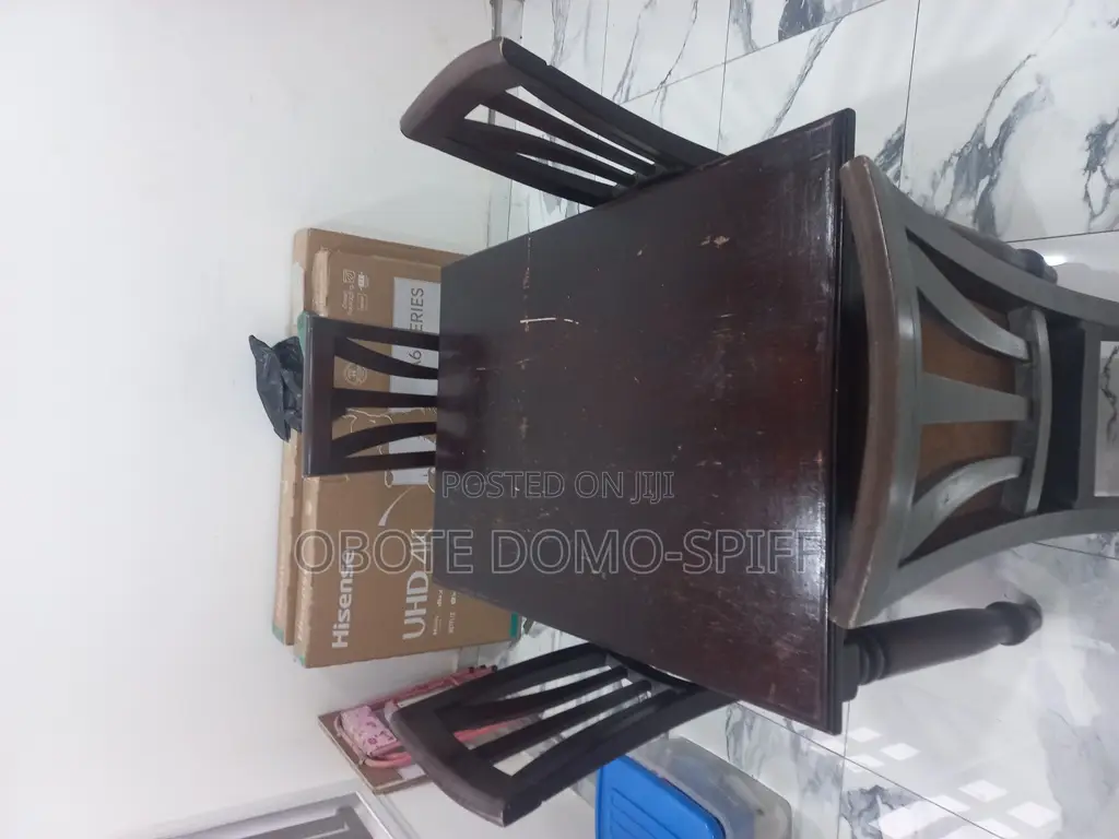 4 Seater Dinning Table