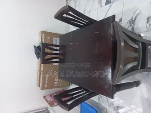 4 Seater Dinning Table