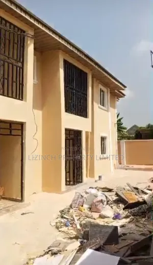 3bdrm Block of Flats in Benin City for sale