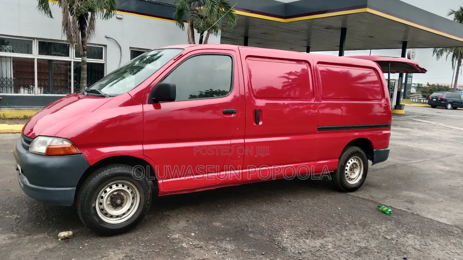 Toyota HiAce 2004 Red