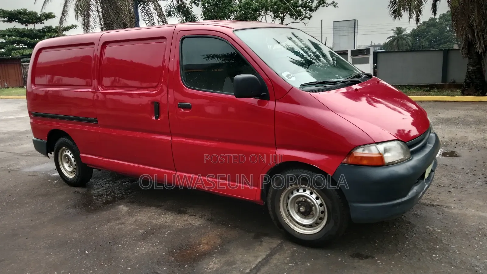 Toyota HiAce 2004 Red
