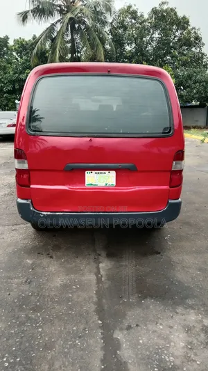 Toyota HiAce 2004 Red