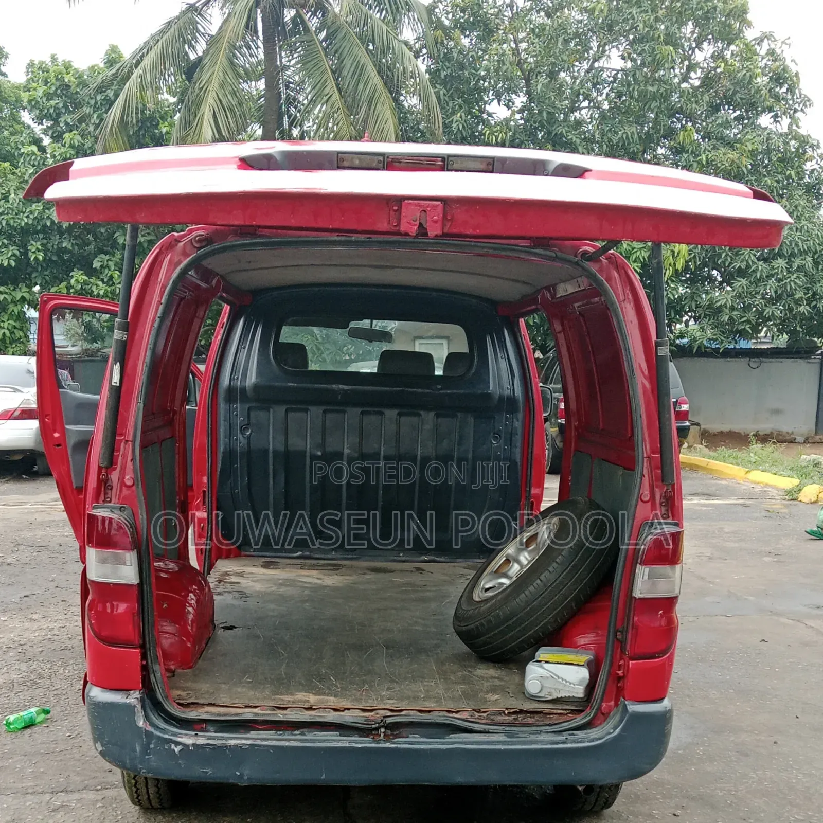 Toyota HiAce 2004 Red