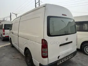 Toyota HiAce 2014 White