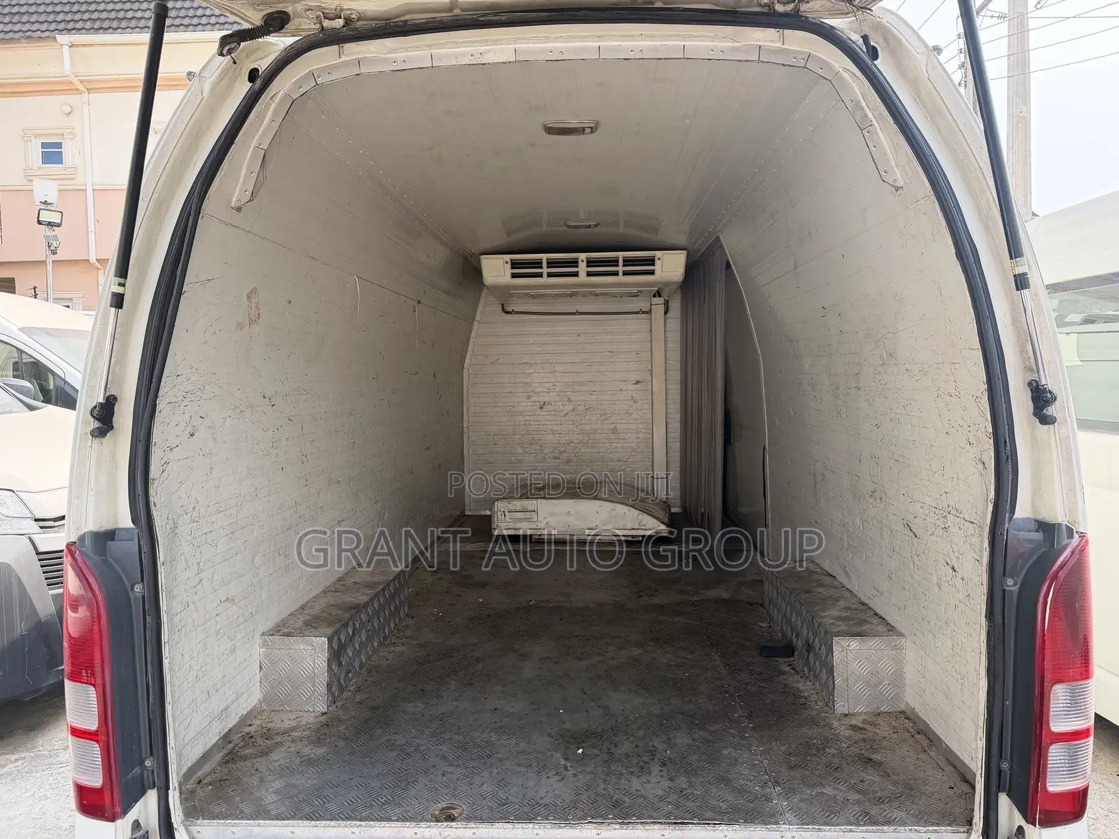 Toyota HiAce 2014 White