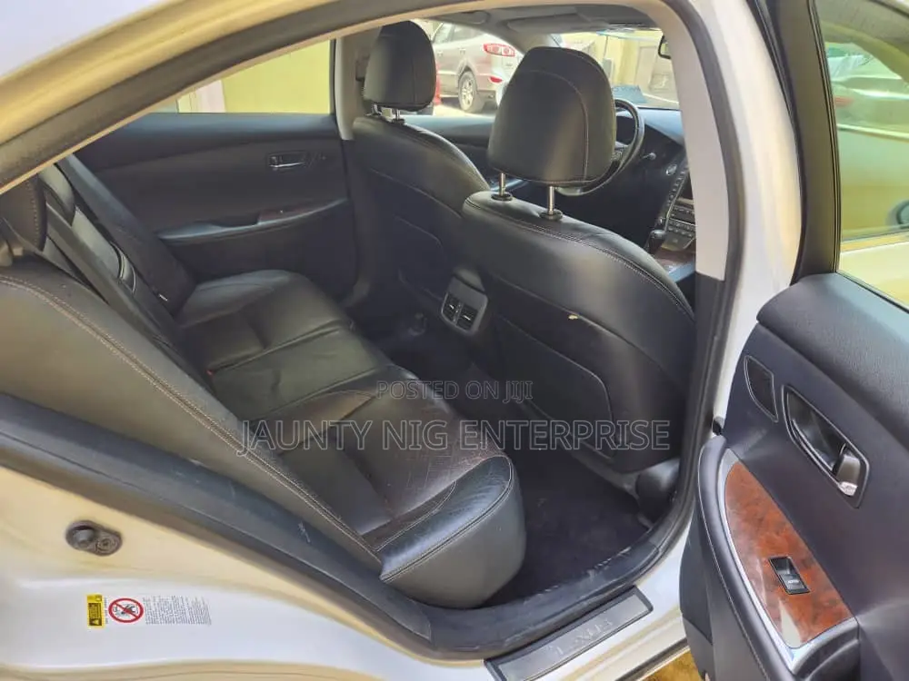Lexus ES 2012 White