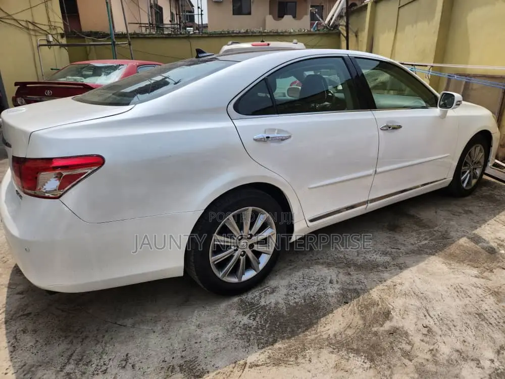Lexus ES 2012 White